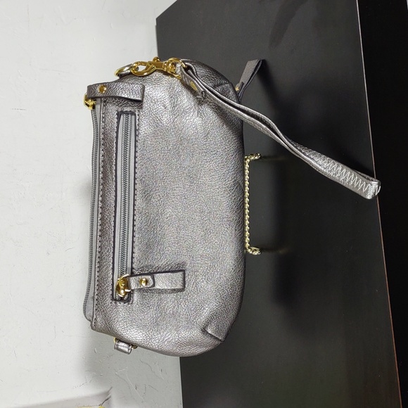 Michael Kors Convertible Crossbody/Clutch/Wristlet - Picture 5 of 8